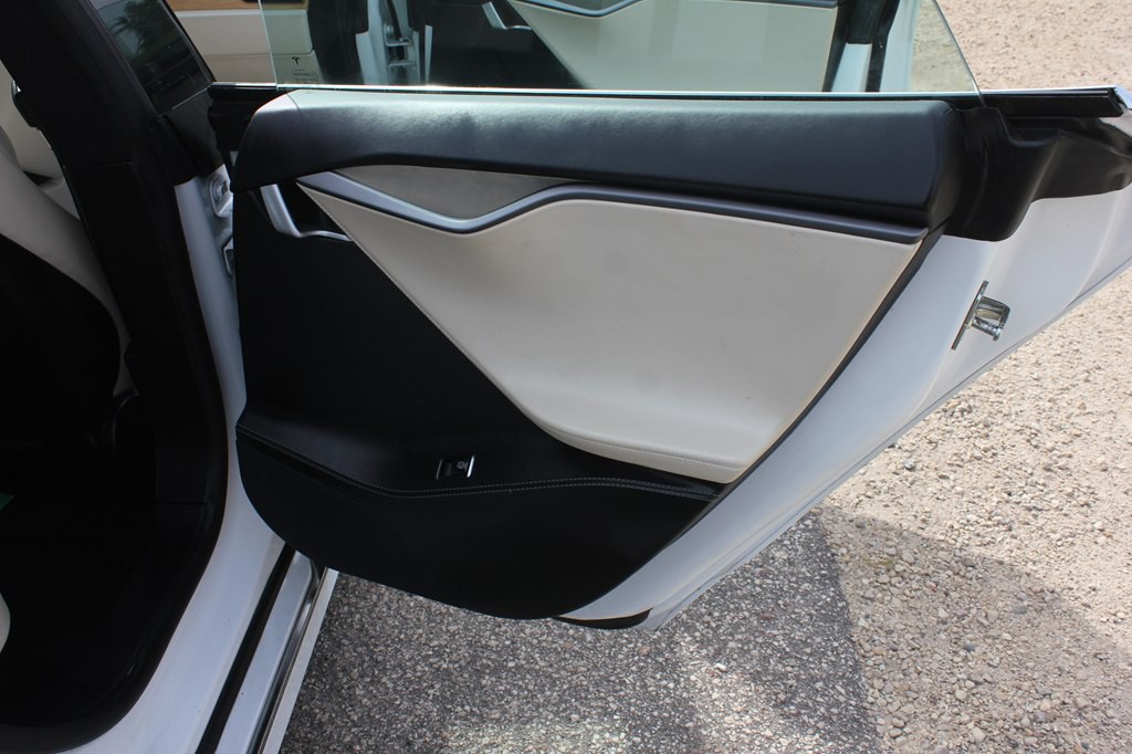 2021 Tesla Model S Image 34
