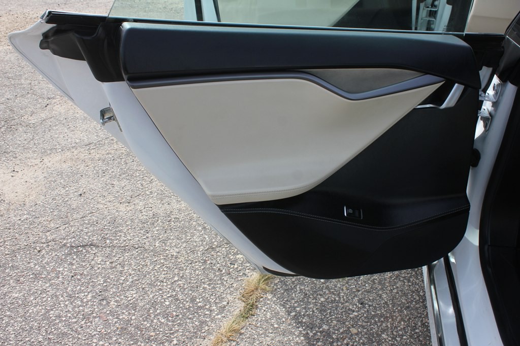 2021 Tesla Model S Image 36
