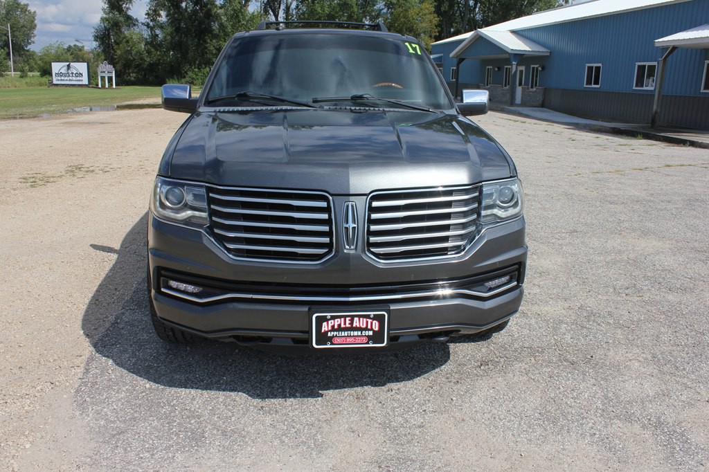 2017 Lincoln Navigator Image 2
