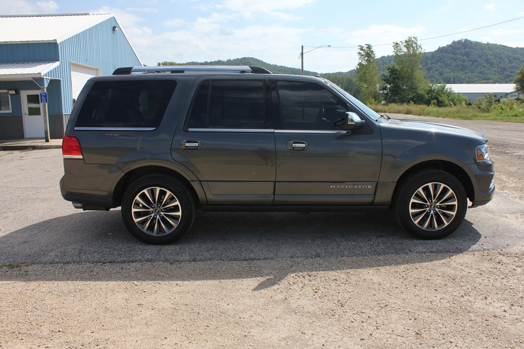 2017 Lincoln Navigator Image 4