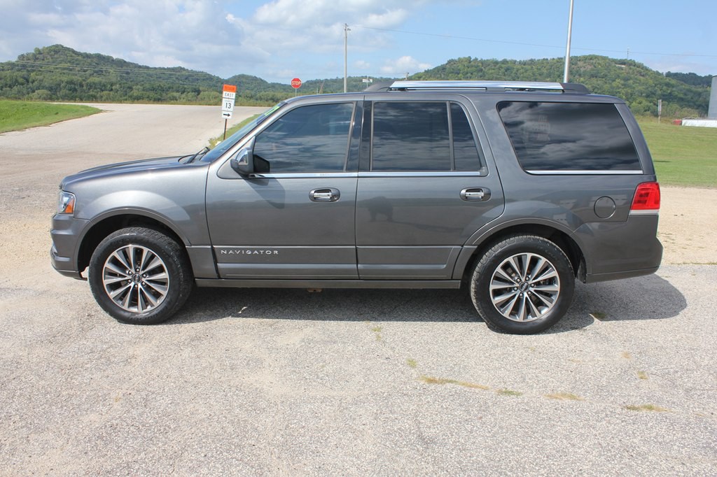 2017 Lincoln Navigator Image 8
