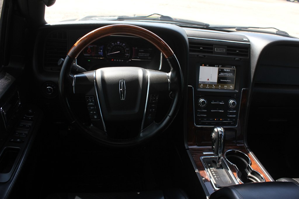 2017 Lincoln Navigator Image 9