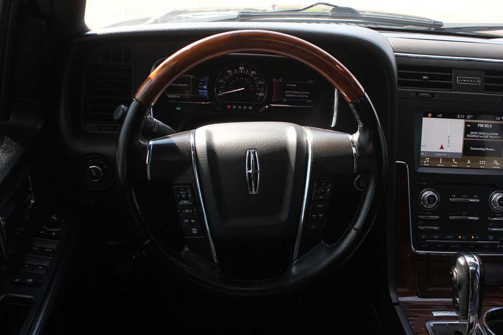 2017 Lincoln Navigator Image 10