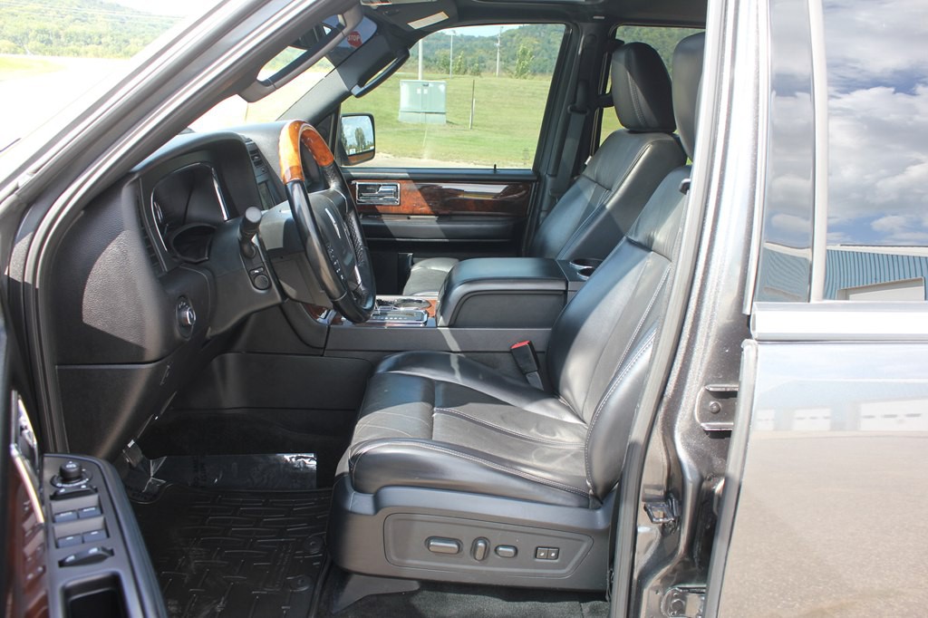 2017 Lincoln Navigator Image 28
