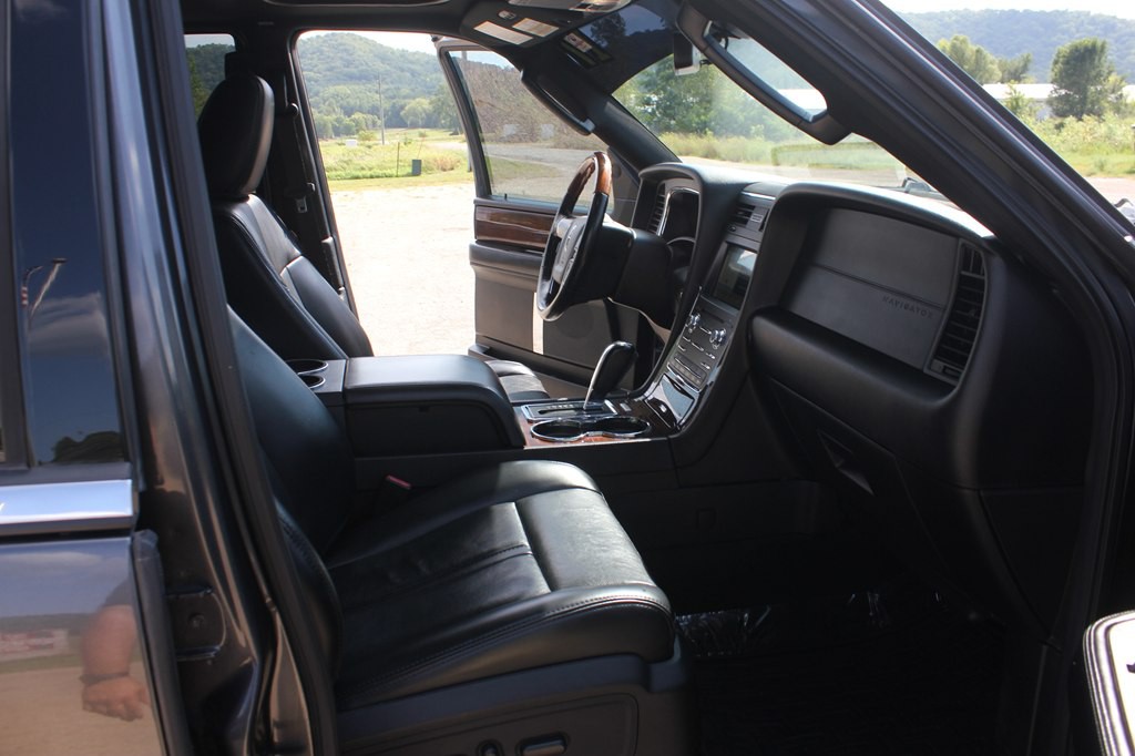 2017 Lincoln Navigator Image 31