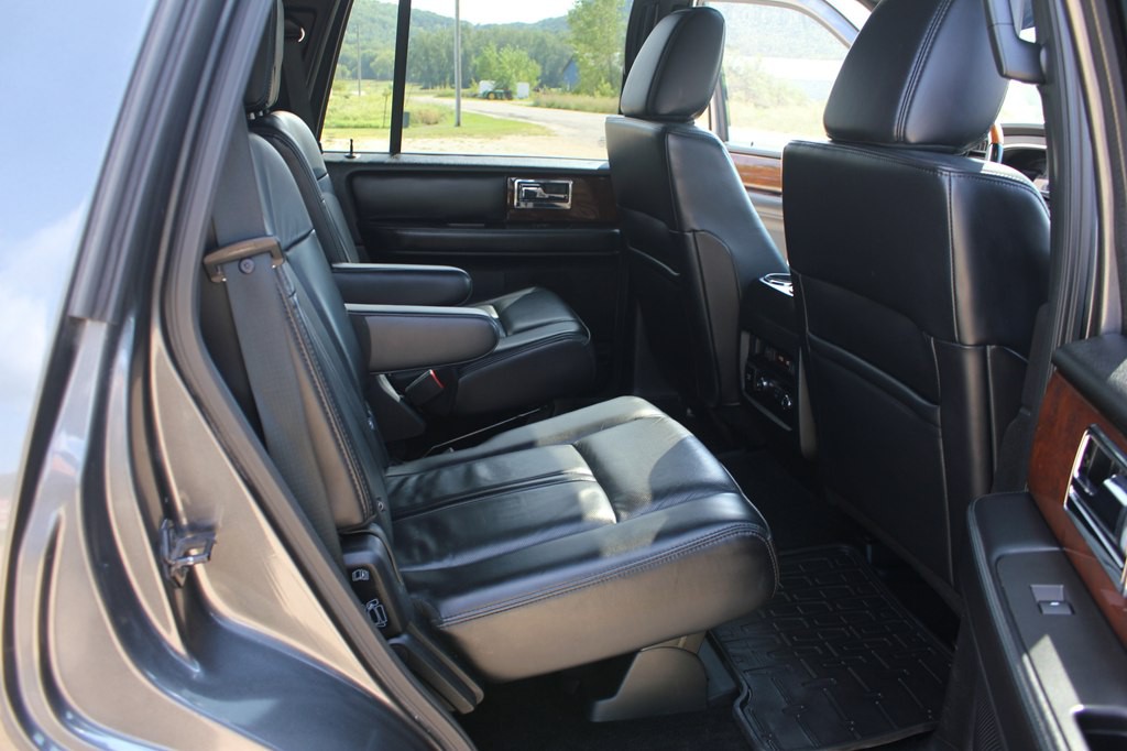 2017 Lincoln Navigator Image 35