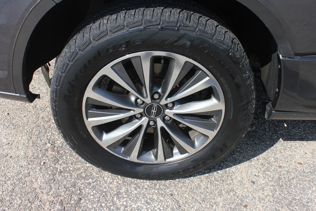 2017 Lincoln Navigator Image 60