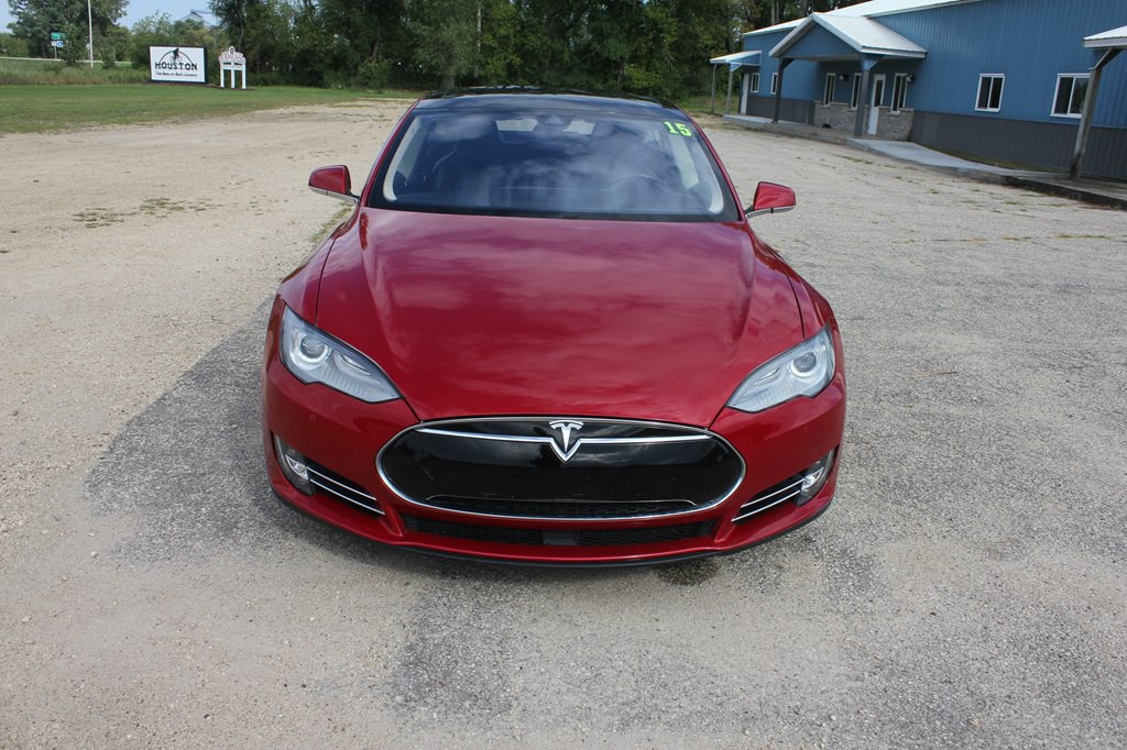 2015 Tesla Model S Image 2