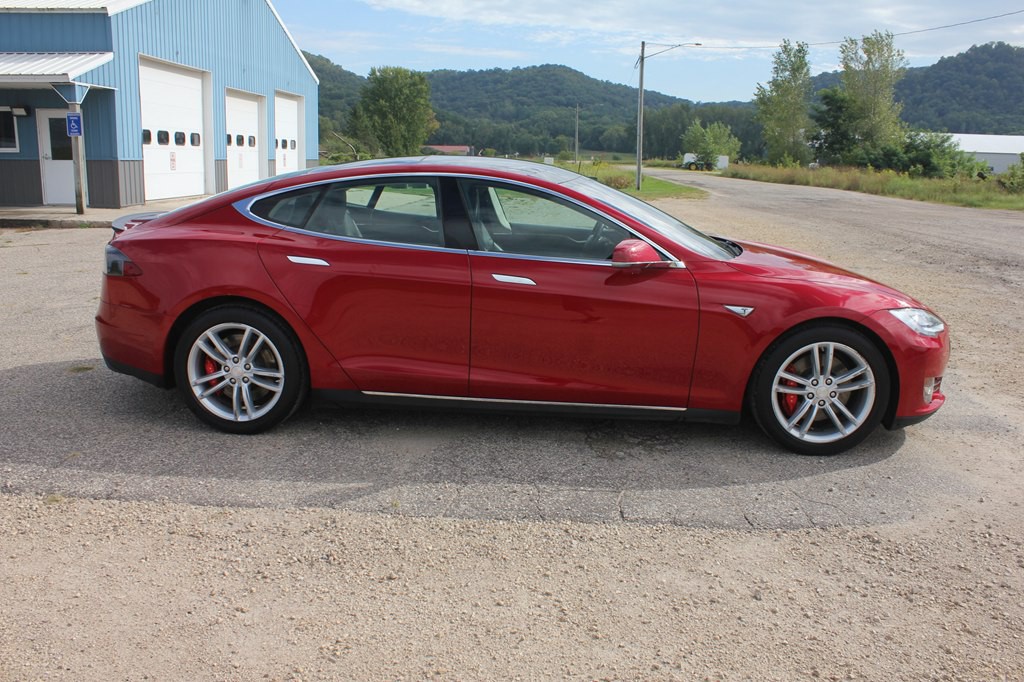 2015 Tesla Model S Image 4