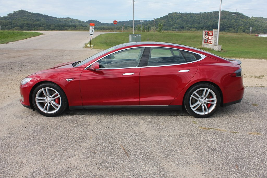 2015 Tesla Model S Image 8