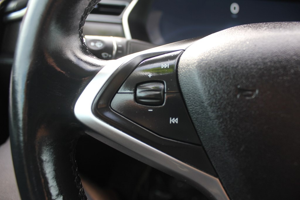 2015 Tesla Model S Image 12