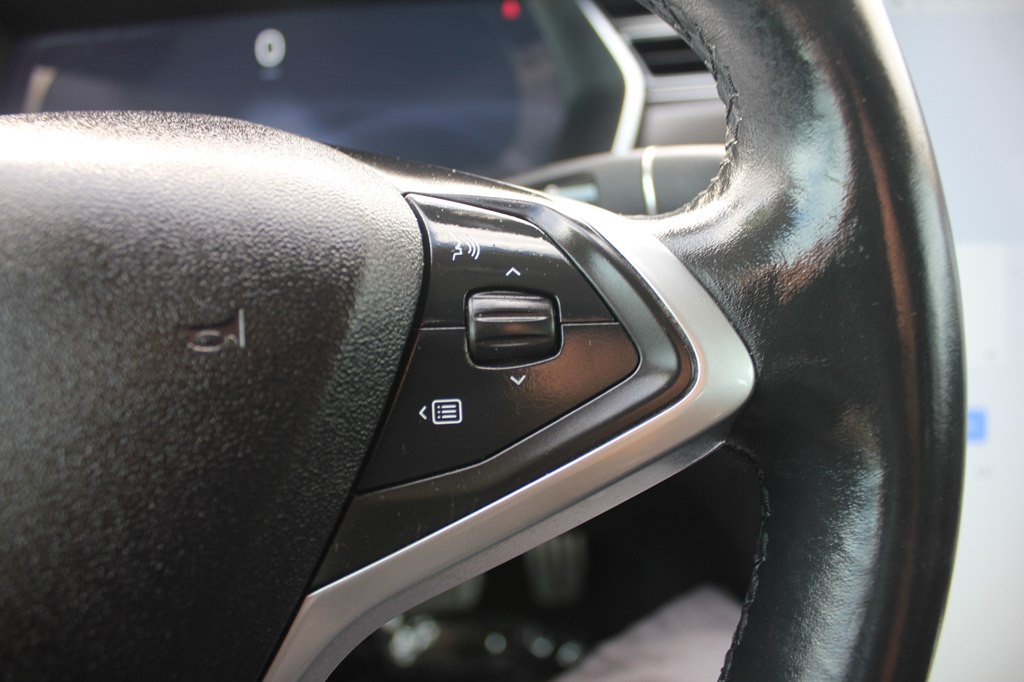 2015 Tesla Model S Image 13