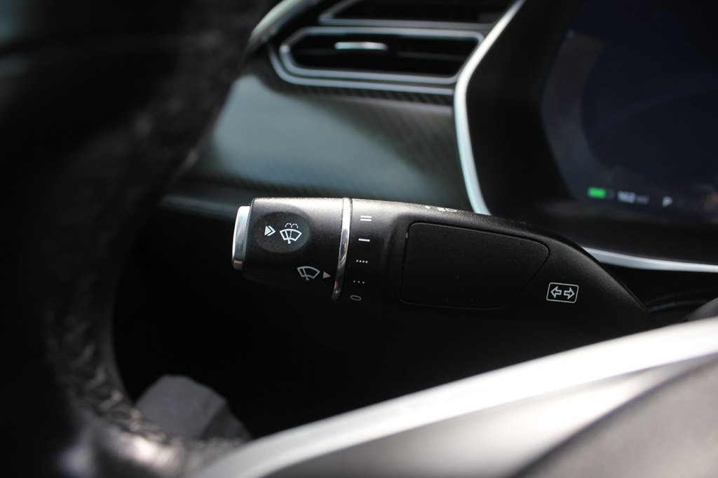2015 Tesla Model S Image 14