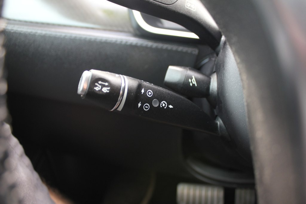 2015 Tesla Model S Image 16