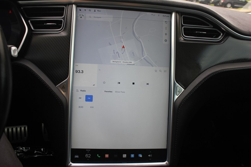 2015 Tesla Model S Image 17