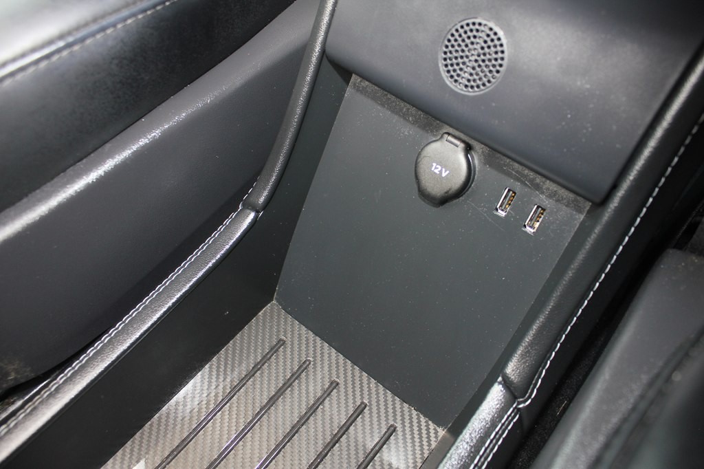 2015 Tesla Model S Image 21