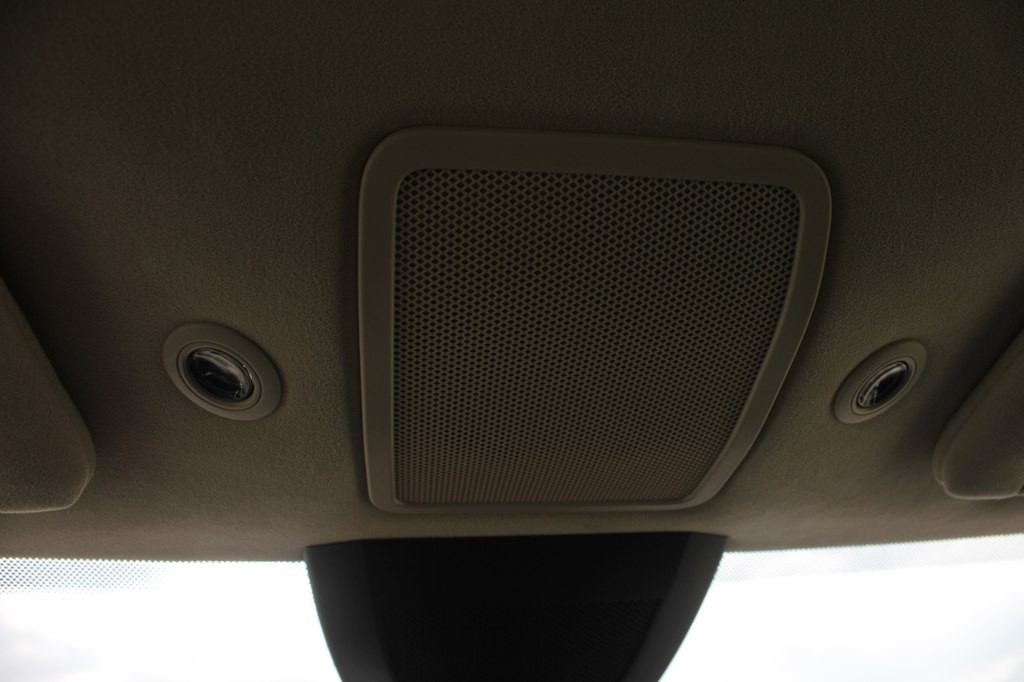 2015 Tesla Model S Image 23