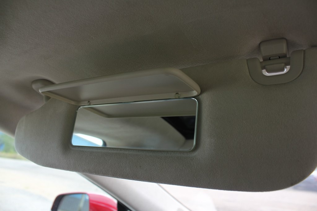 2015 Tesla Model S Image 25