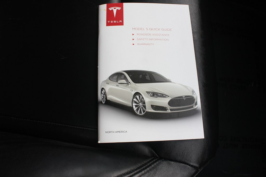2015 Tesla Model S Image 33