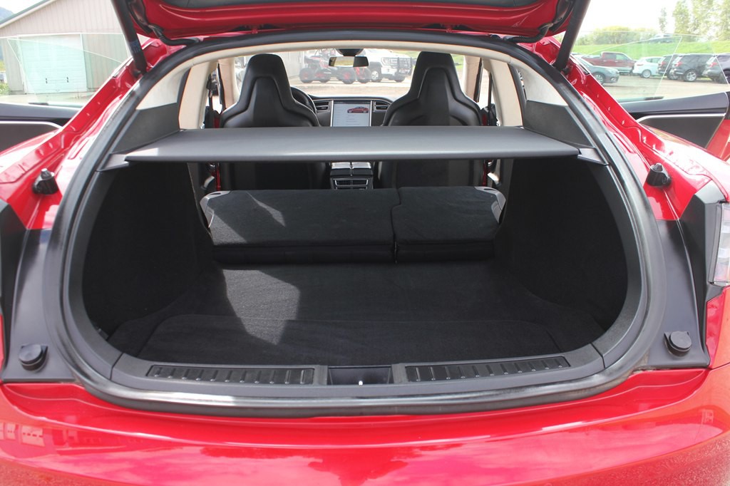 2015 Tesla Model S Image 40