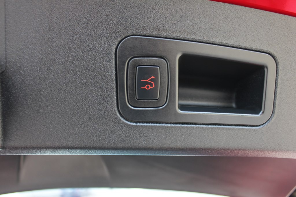 2015 Tesla Model S Image 43
