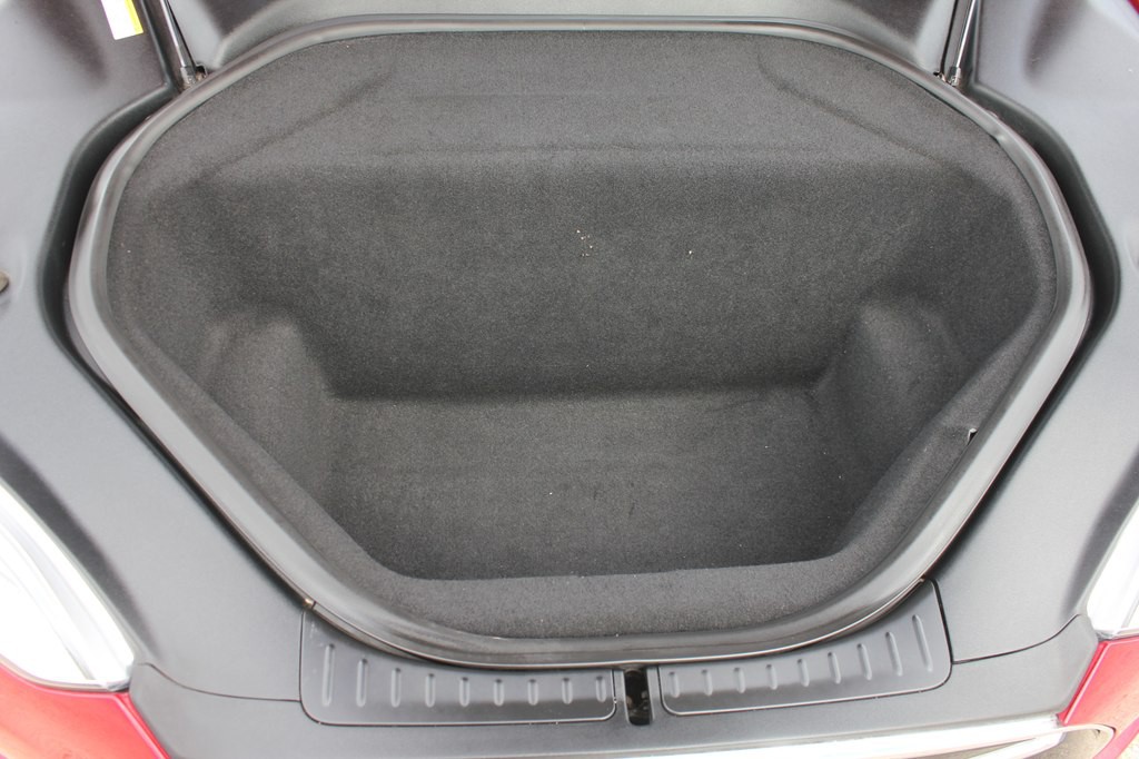2015 Tesla Model S Image 50