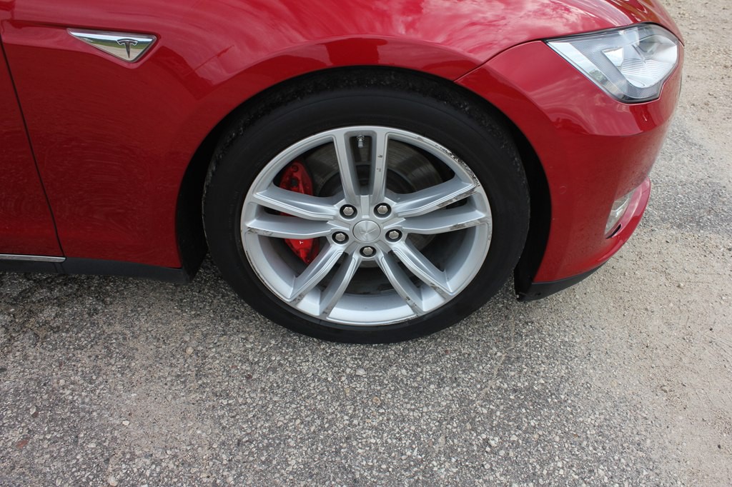 2015 Tesla Model S Image 51