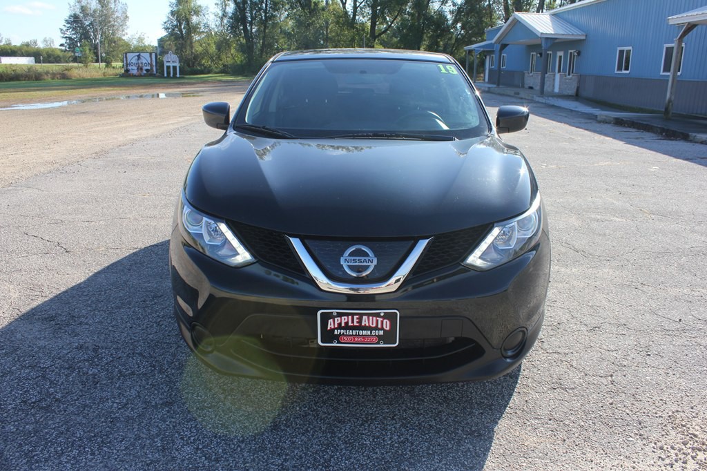 2019 Nissan Rogue Image 2