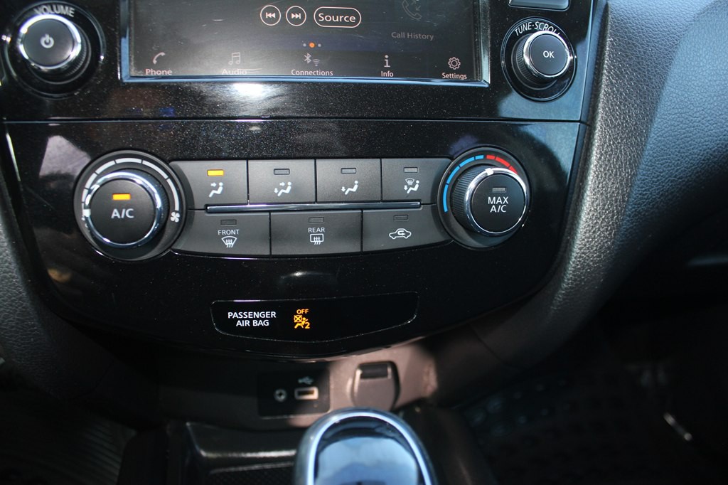 2019 Nissan Rogue Image 18