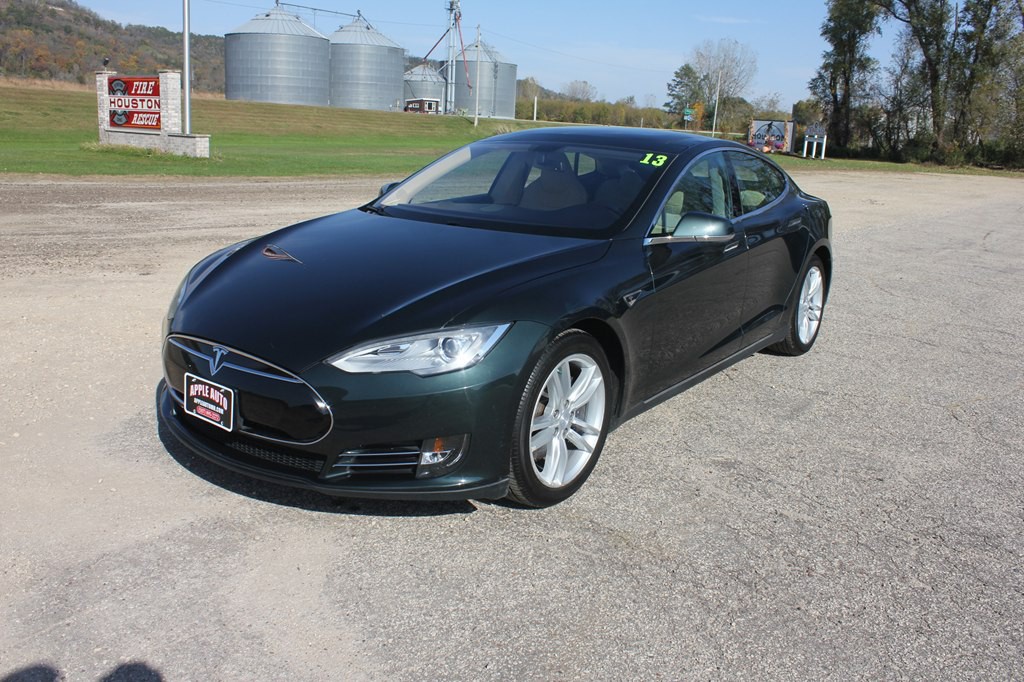 2013 Tesla Model S Image 1