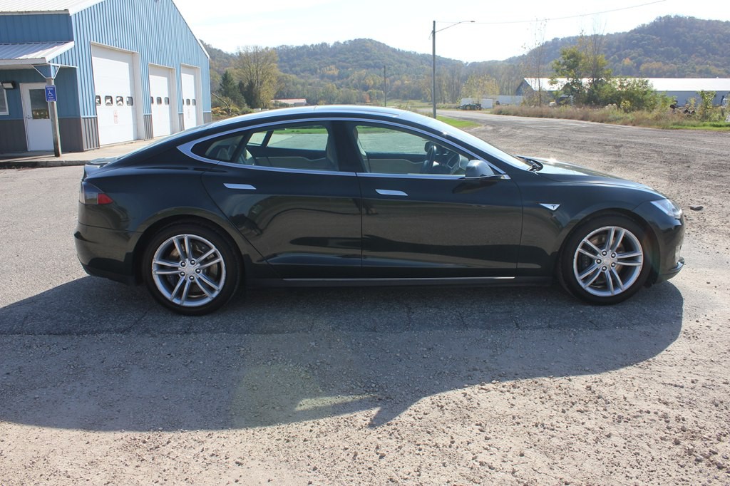 2013 Tesla Model S Image 4