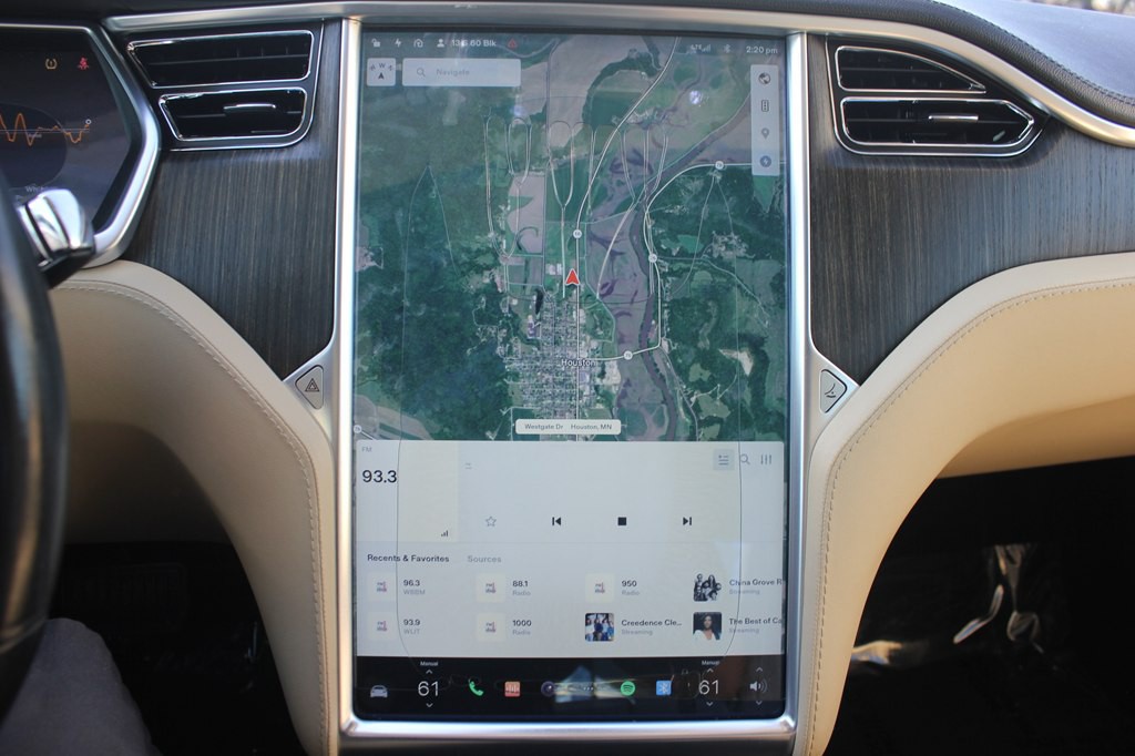 2013 Tesla Model S Image 17