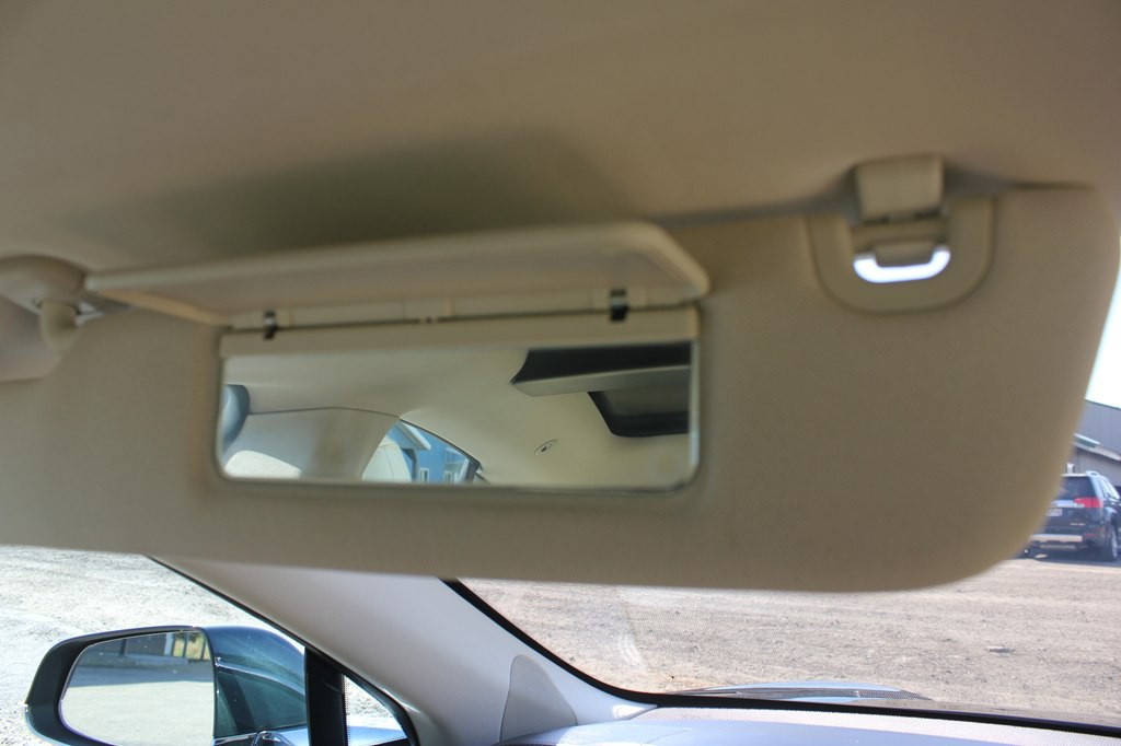 2013 Tesla Model S Image 25