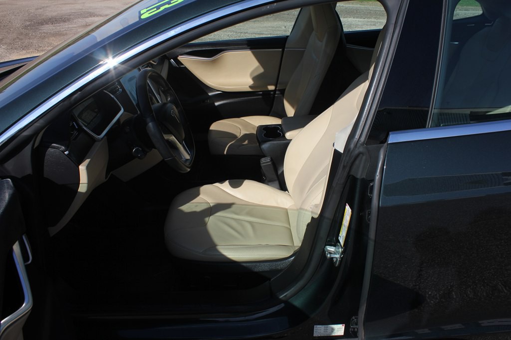 2013 Tesla Model S Image 28