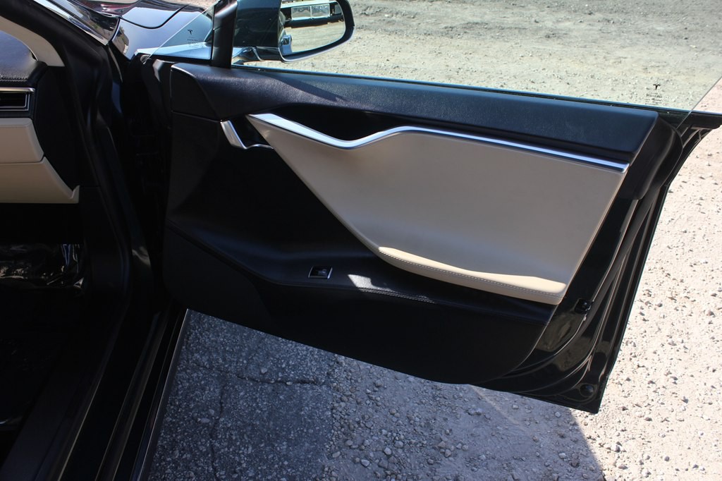 2013 Tesla Model S Image 30