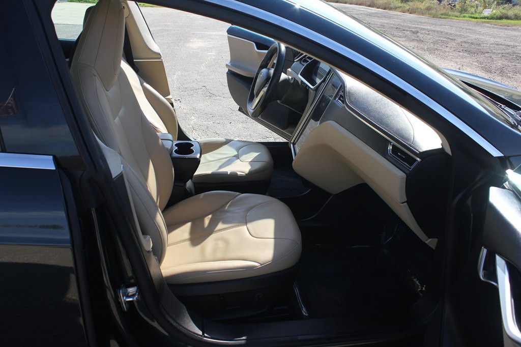 2013 Tesla Model S Image 31