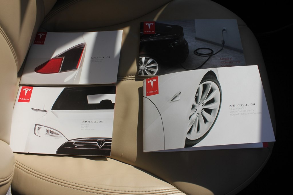 2013 Tesla Model S Image 32