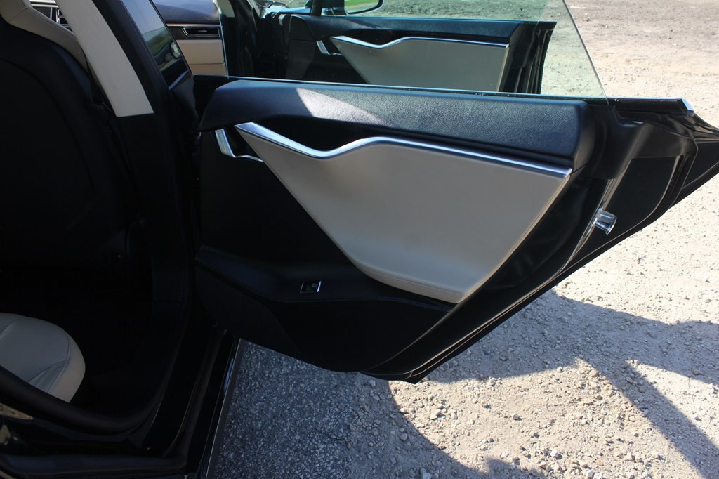 2013 Tesla Model S Image 34