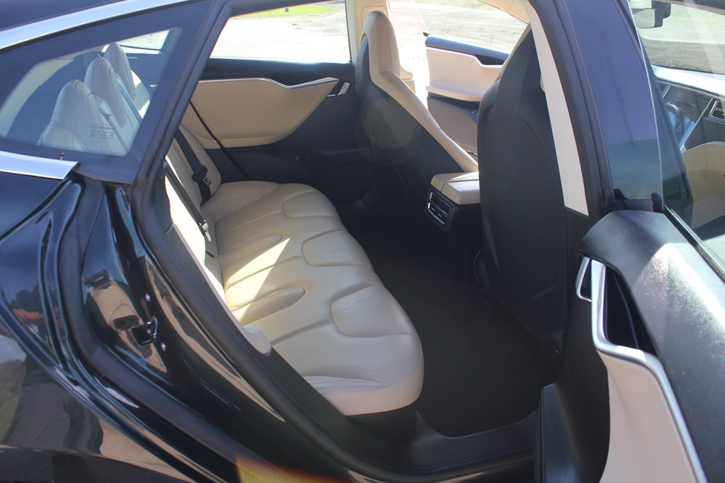 2013 Tesla Model S Image 35