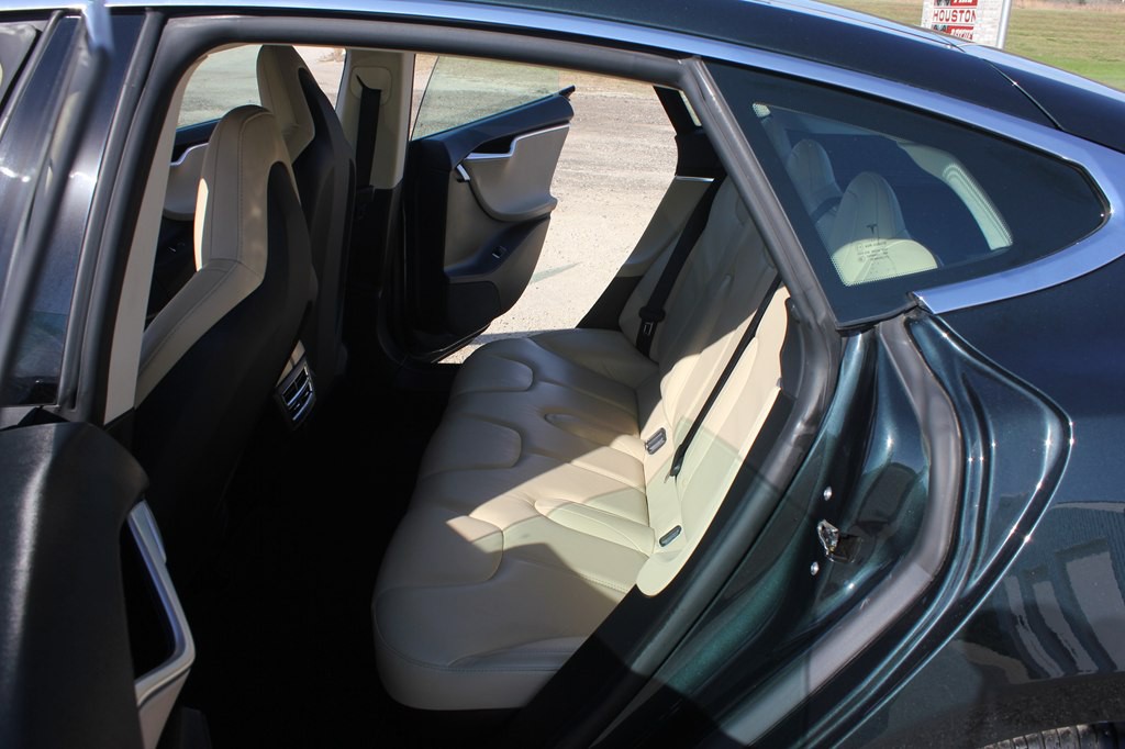 2013 Tesla Model S Image 37