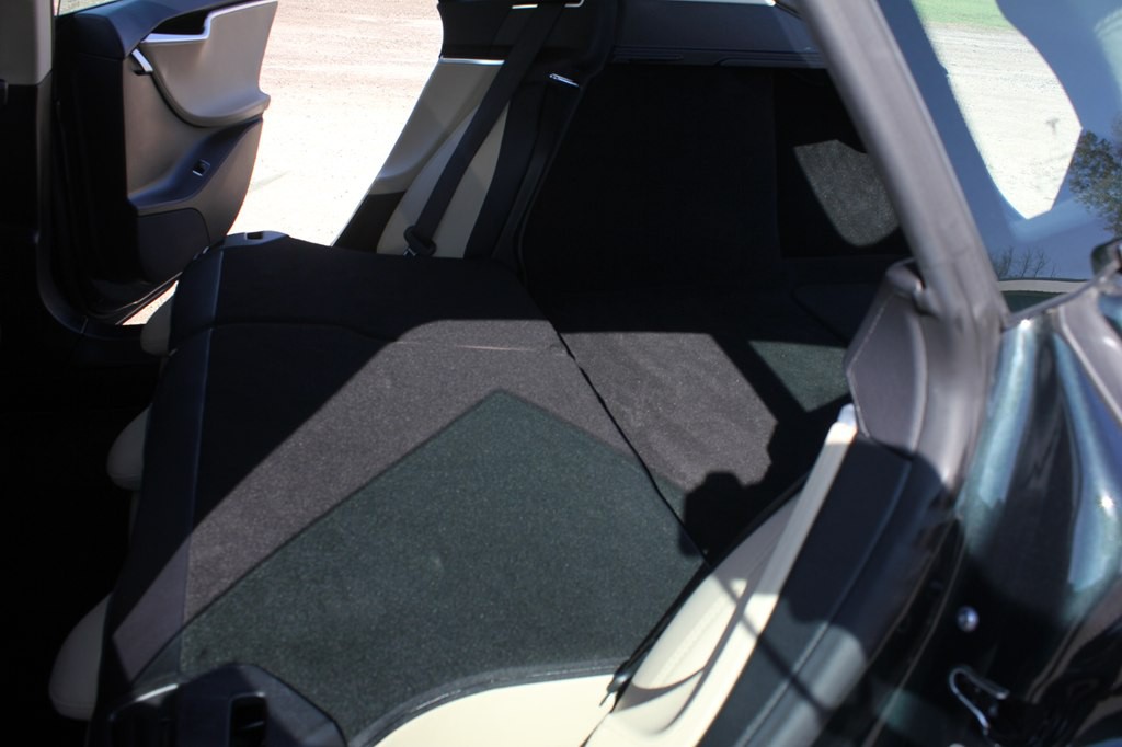 2013 Tesla Model S Image 38