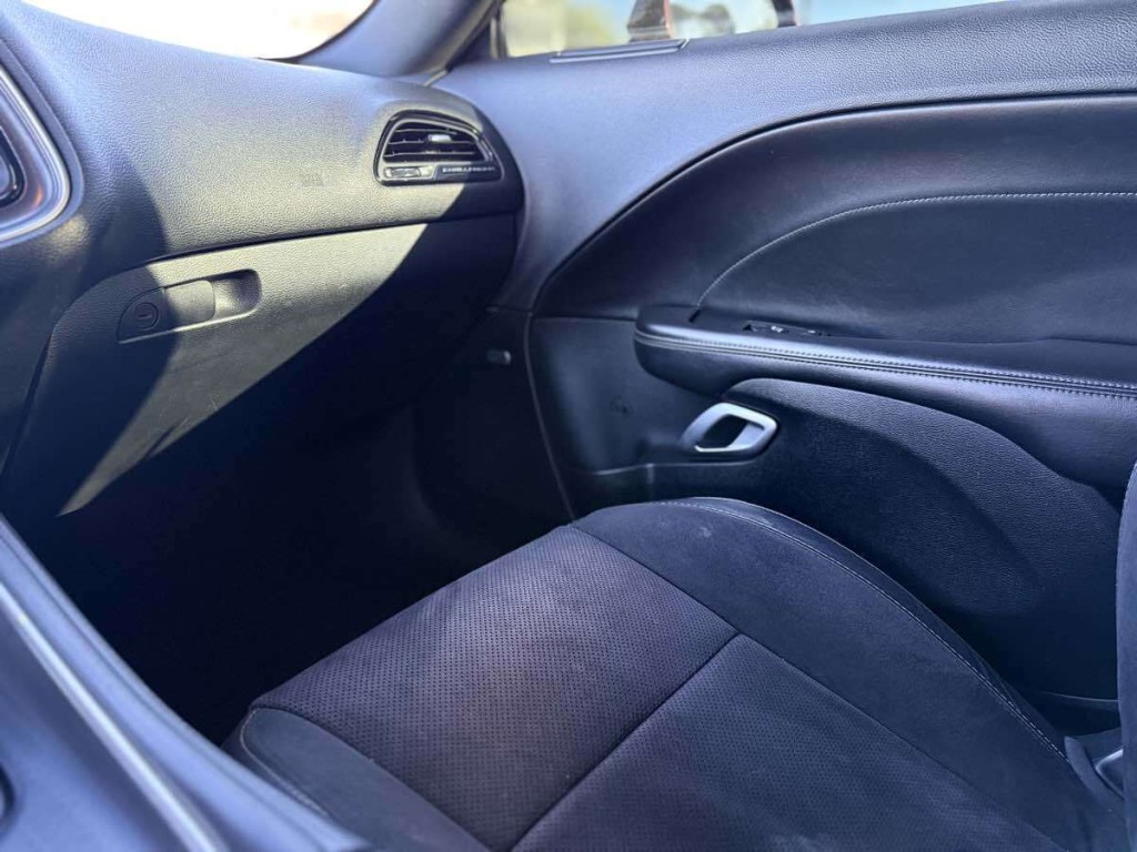 2018 Dodge Challenger Image 15