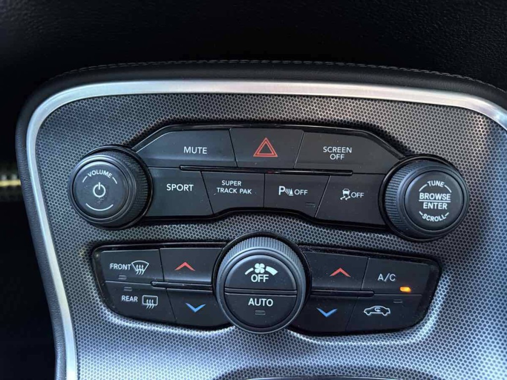 2018 Dodge Challenger Image 18