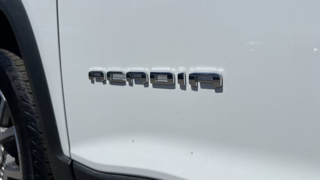 2023 GMC Acadia Image 6