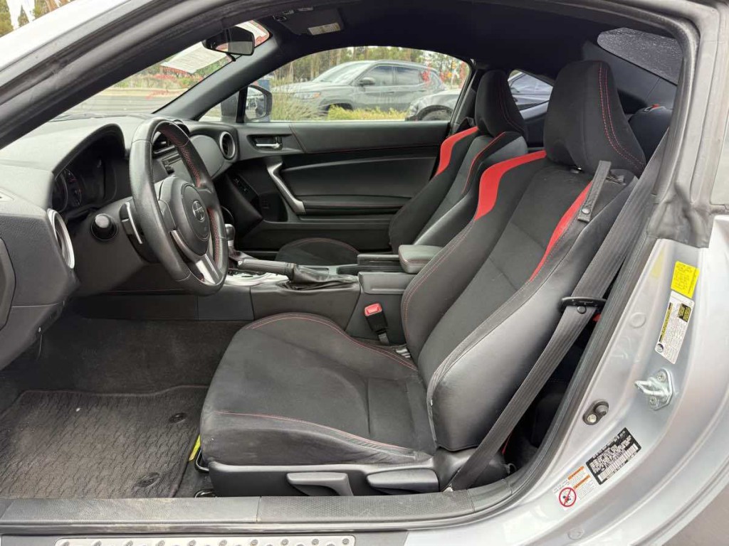 2015 Scion FR-S Image 9
