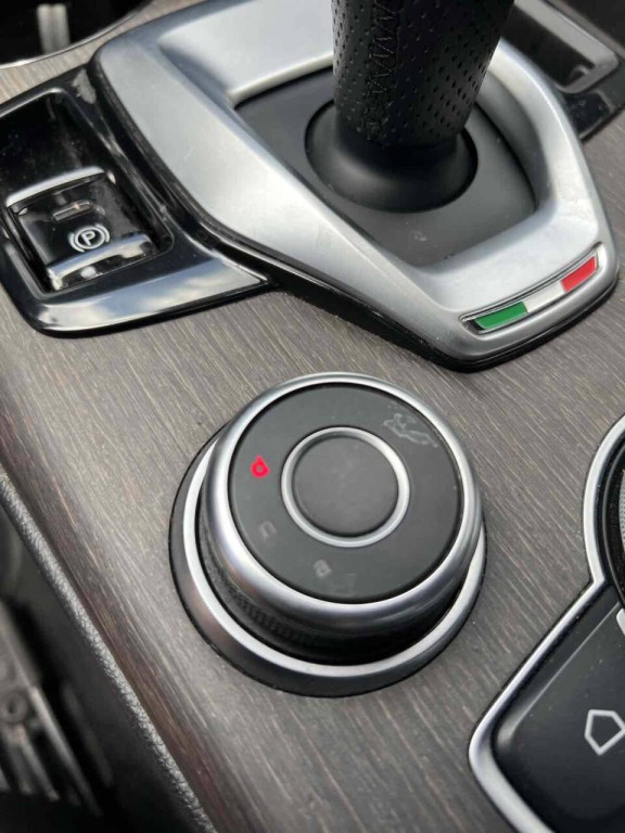 2020 Alfa Romeo Giulia Image 13