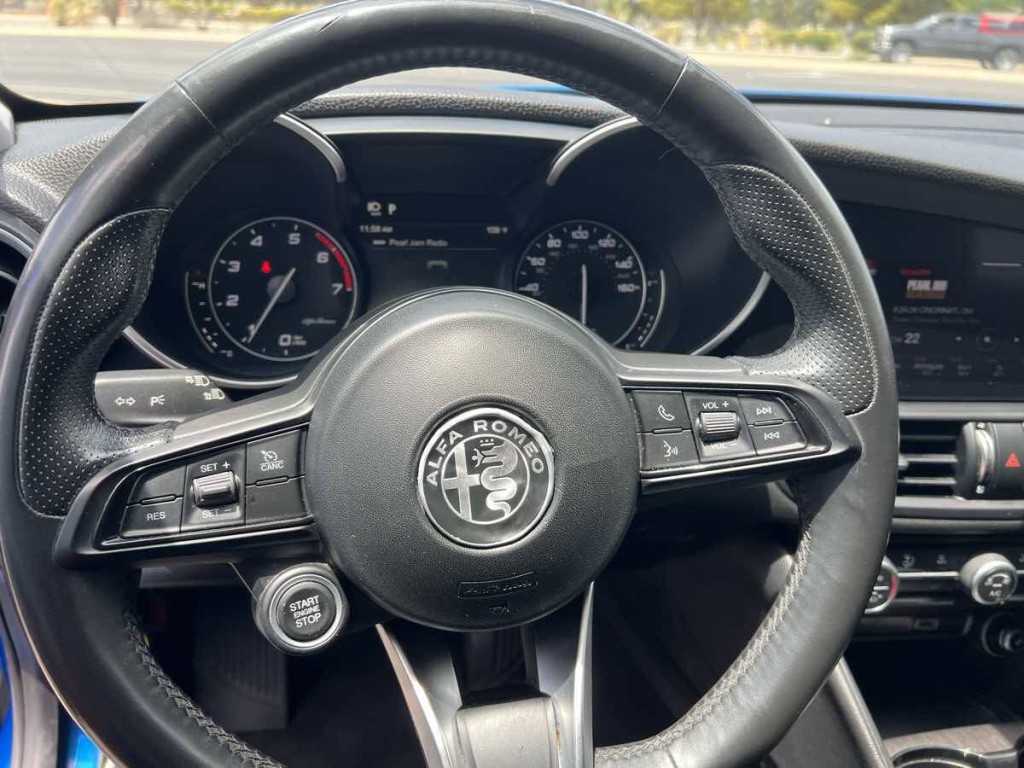 2020 Alfa Romeo Giulia Image 16