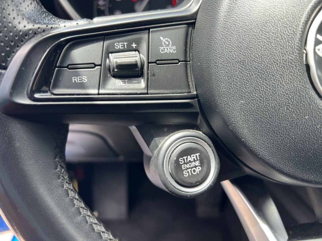2020 Alfa Romeo Giulia Image 17