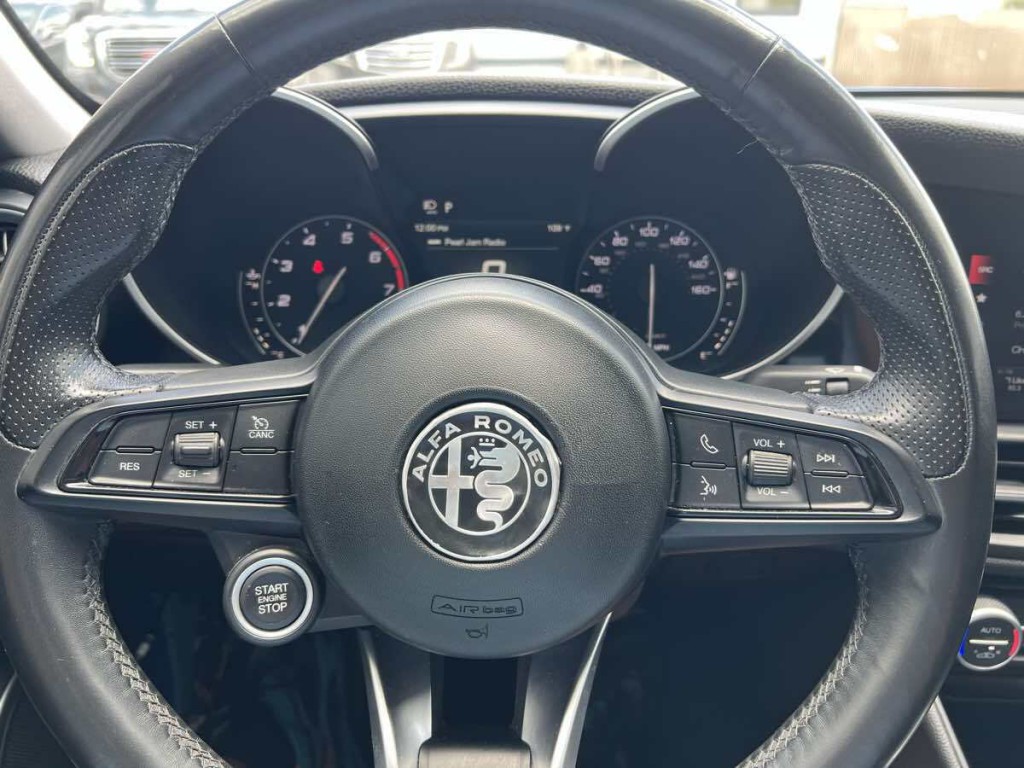 2020 Alfa Romeo Giulia Image 24