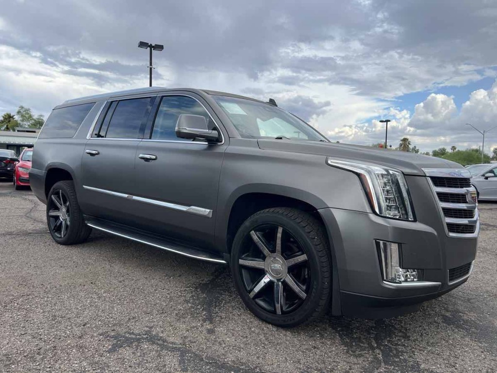 2015 Cadillac Escalade Image 2